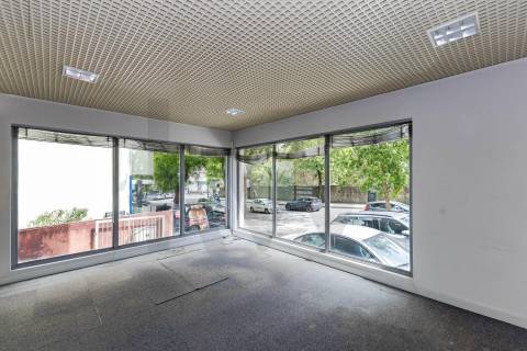 Loja/Escritório, Rua do Campo Alegre, Porto,180 m² + 2 Garagem, junto ao Hotel HF Ipanema