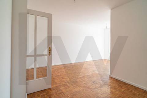 Apartamento T2 | Último piso | Vistas desafogadas | Elevada luminosidade | Águas Santas, Maia
