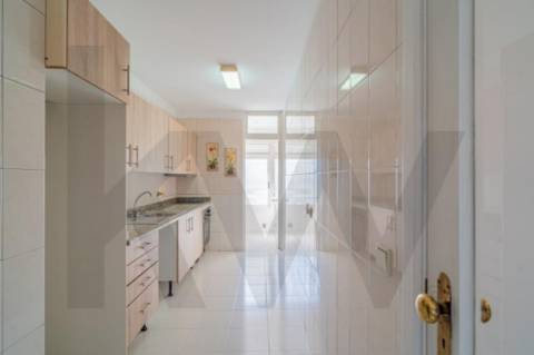Apartamento T2 | Último piso | Vistas desafogadas | Elevada luminosidade | Águas Santas, Maia