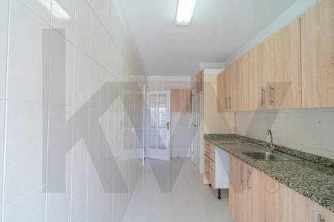 Apartamento T2 | Último piso | Vistas desafogadas | Elevada luminosidade | Águas Santas, Maia
