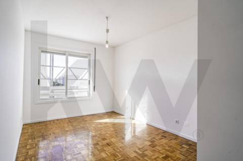 Apartamento T2 | Último piso | Vistas desafogadas | Elevada luminosidade | Águas Santas, Maia