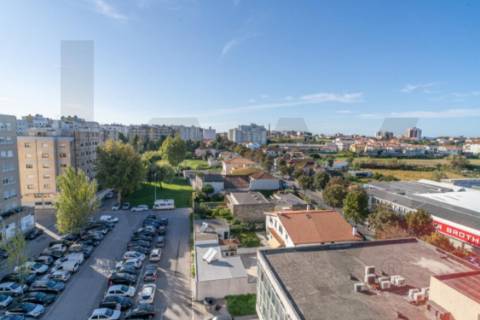 Apartamento T2 | Último piso | Vistas desafogadas | Elevada luminosidade | Águas Santas, Maia