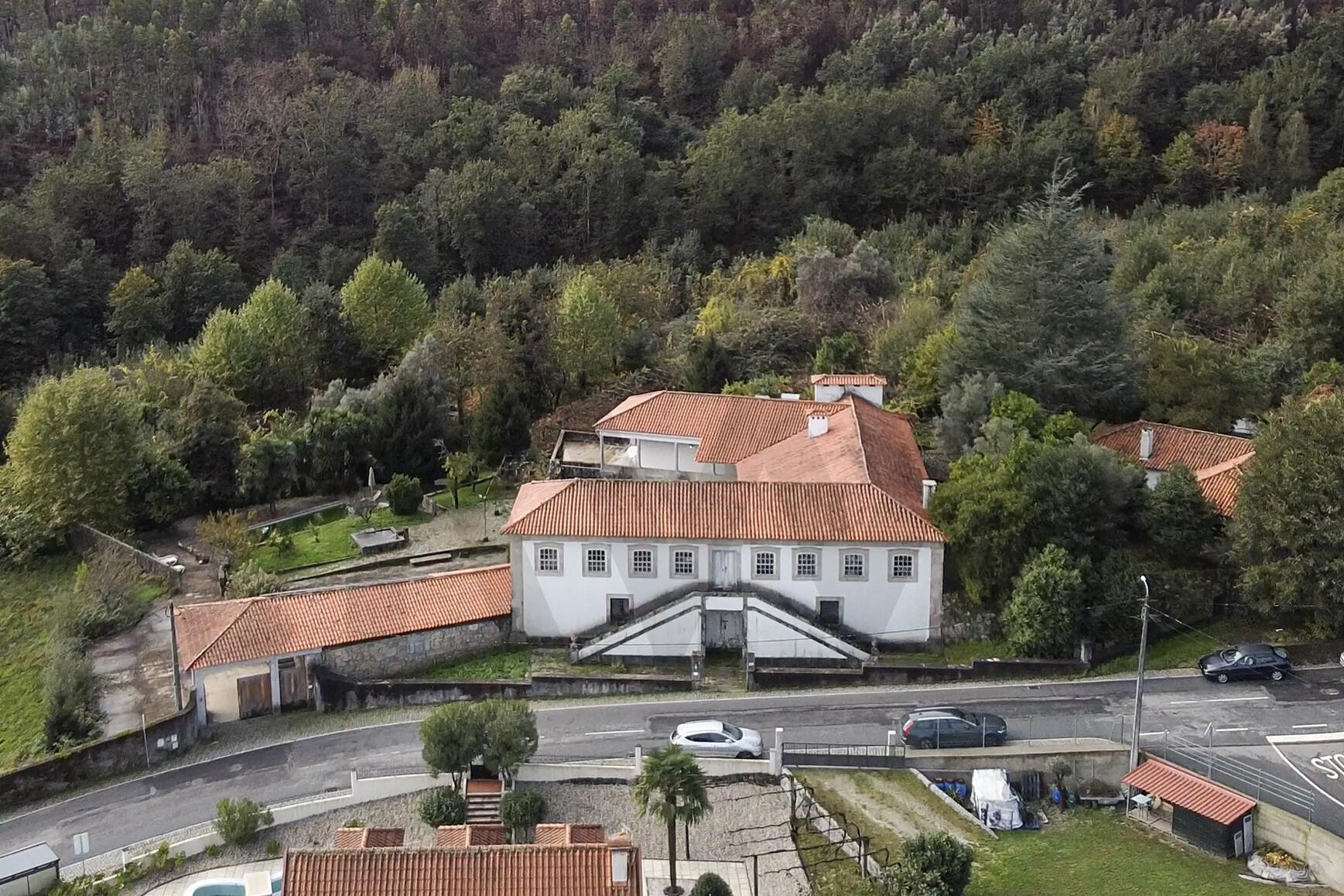 Quinta Histórica no Norte de Portugal - Património Municipal - 12 Hectares