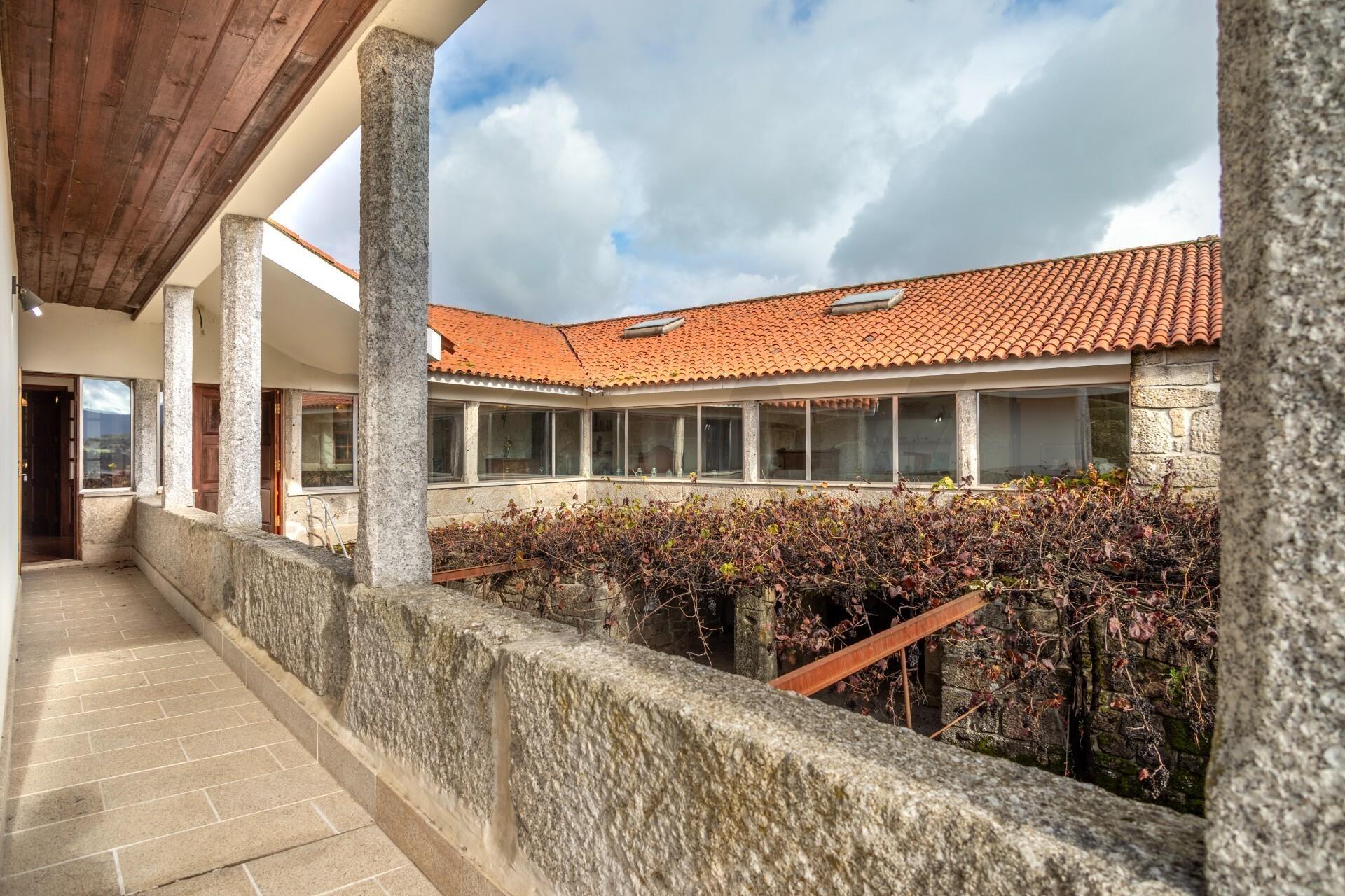 Quinta Histórica no Norte de Portugal - Património Municipal - 12 Hectares