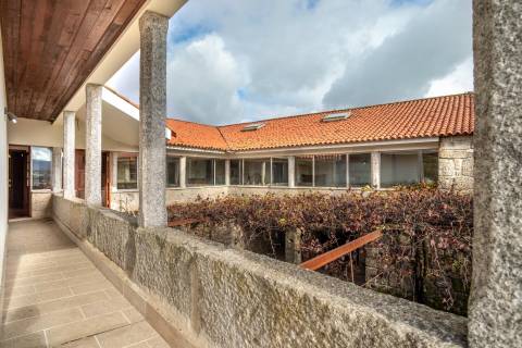 Quinta Histórica no Norte de Portugal - Património Municipal - 12 Hectares