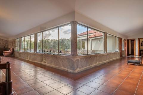 Quinta Histórica no Norte de Portugal - Património Municipal - 12 Hectares