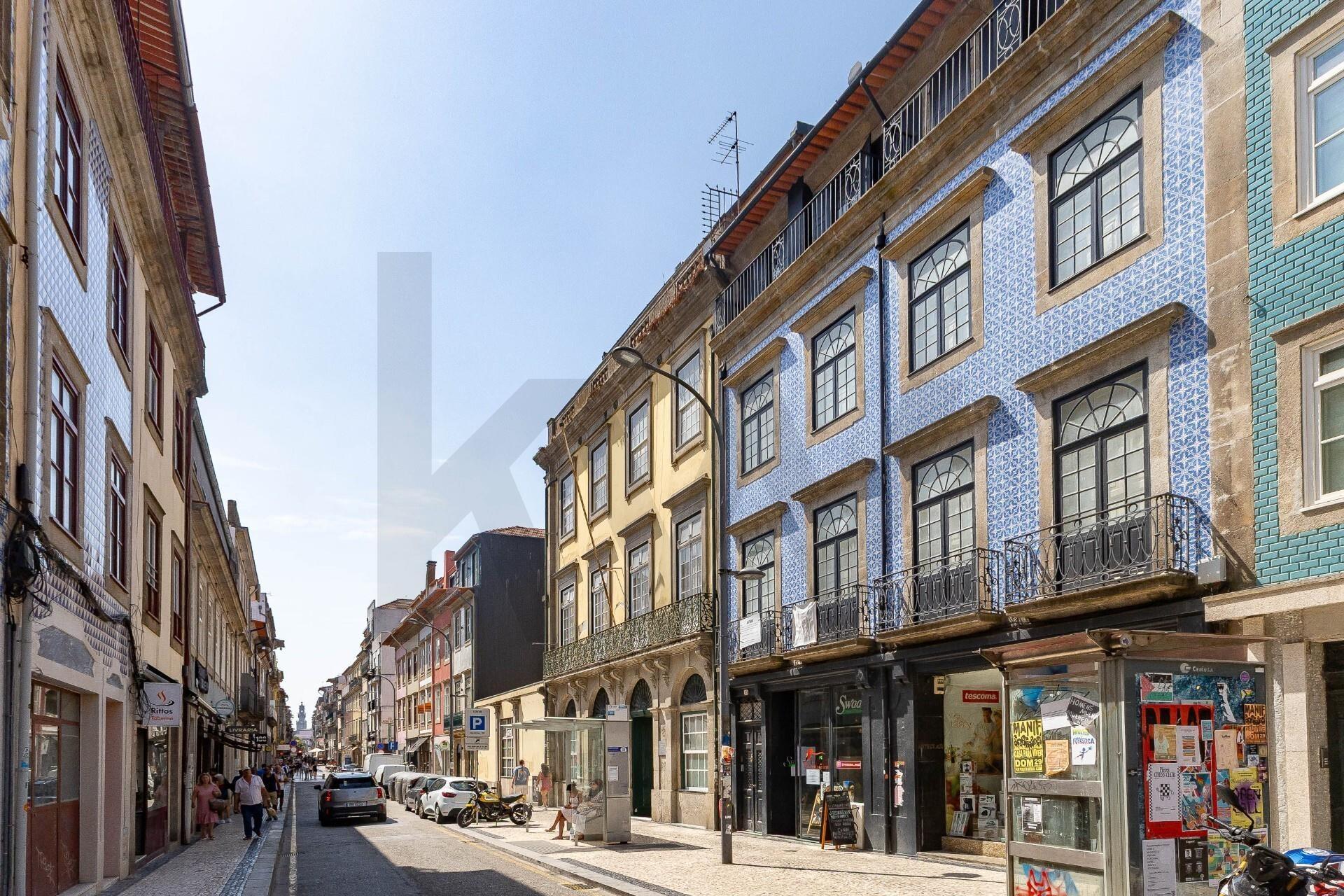 Apartamento T0+1 -Edifício Histórico com Licença AL em Cedofeita -Localização Premium 