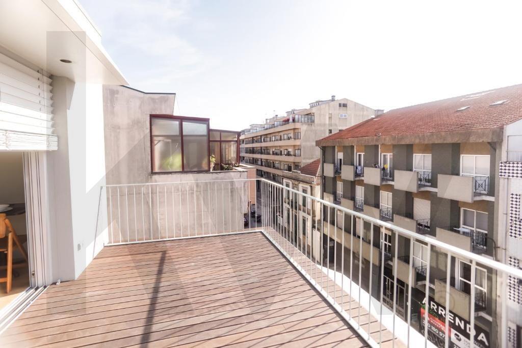 Alojamento Local - T1 com terraço na Rua da Alegria, Porto