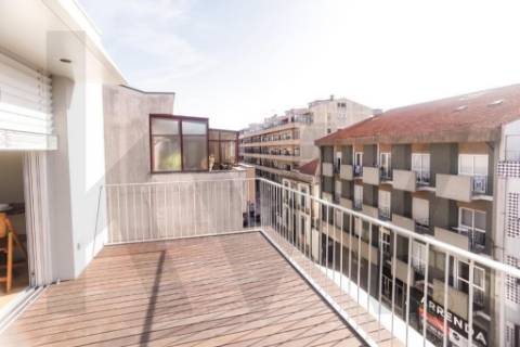 Alojamento Local - T1 com terraço na Rua da Alegria, Porto
