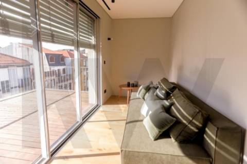 Alojamento Local - T1 com terraço na Rua da Alegria, Porto