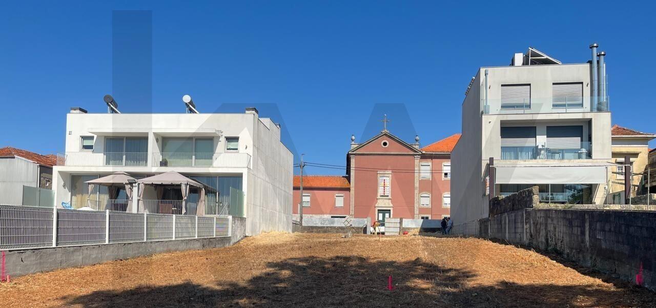 Terreno para construção de moradia – Oliveira do Douro, Gaia