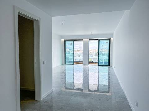 Apartamento T3 1ºAndar (J)