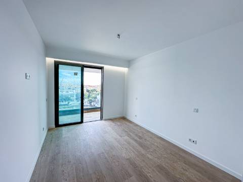 Apartamento T3 1ºAndar (J)