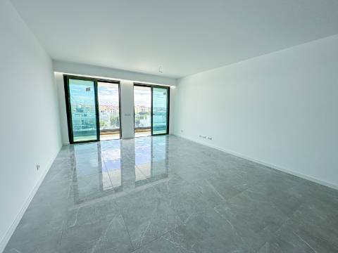 Apartamento T3 1ºAndar (J)