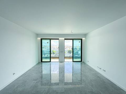 Apartamento T3 1ºAndar (J)