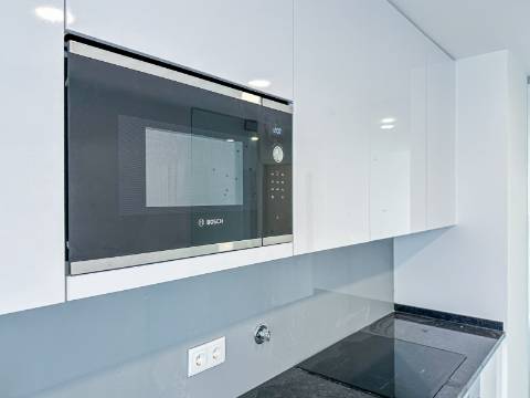 Apartamento T3 1ºAndar (J)