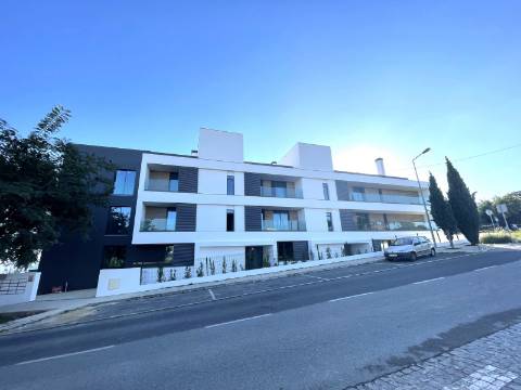 Apartamento T3 1ºAndar (J)