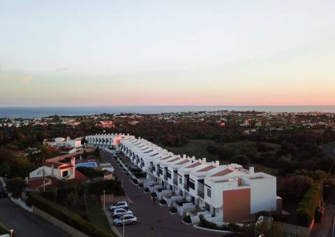 Moradia T3 a poucos minutos de Albufeira com deslumbrante vista mar!
