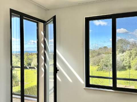 Moradia T3 a poucos minutos de Albufeira com deslumbrante vista mar!
