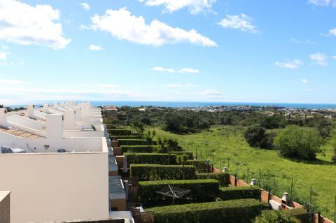 Moradia T3 a poucos minutos de Albufeira com deslumbrante vista mar!
