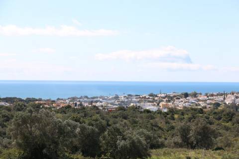 Moradia T3 a poucos minutos de Albufeira com deslumbrante vista mar!
