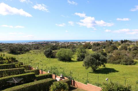 Moradia T3 a poucos minutos de Albufeira com deslumbrante vista mar!
