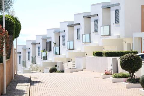 Moradia T3 a poucos minutos de Albufeira com deslumbrante vista mar!
