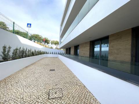 Apartamento T4 com garagem e piscina | Albufeira (F)