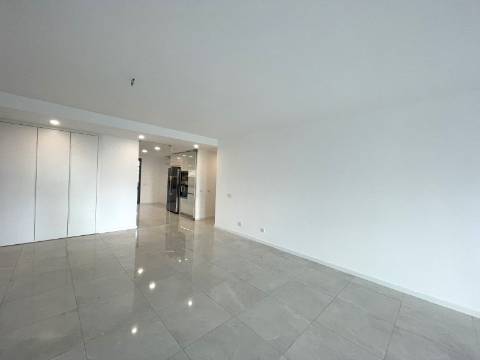 Apartamento T4 com garagem e piscina | Albufeira (F)