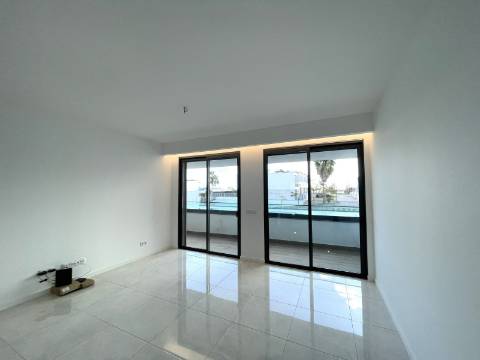 Apartamento T4 com garagem e piscina | Albufeira (F)