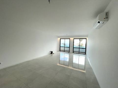 Apartamento T4 com garagem e piscina | Albufeira (F)