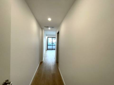 Apartamento T4 com garagem e piscina | Albufeira (F)