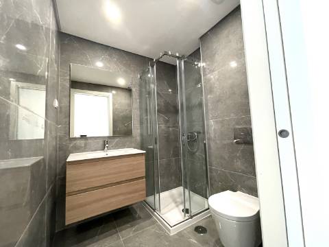 Apartamento T4 com garagem e piscina | Albufeira (F)