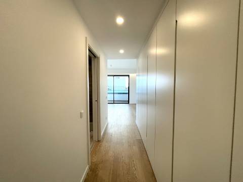 Apartamento T4 com garagem e piscina | Albufeira (F)