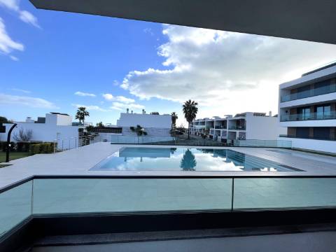 Apartamento T4 com garagem e piscina | Albufeira (F)