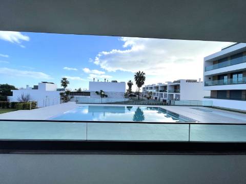 Apartamento T4 com garagem e piscina | Albufeira (F)