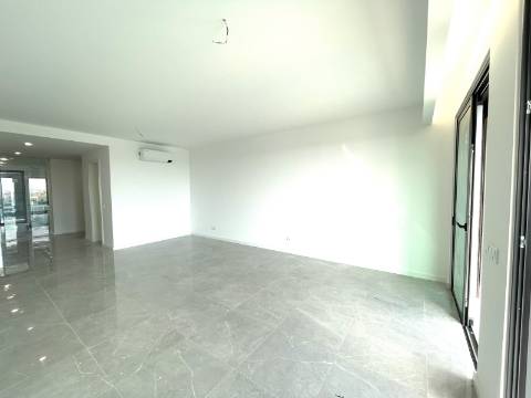Apartamento T2 R/C (D)