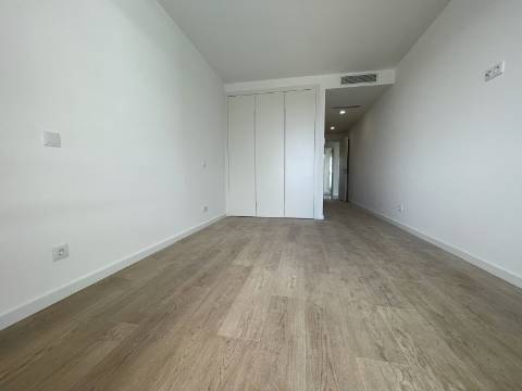 Apartamento T2 R/C (D)
