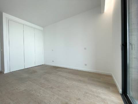 Apartamento T2 R/C (D)