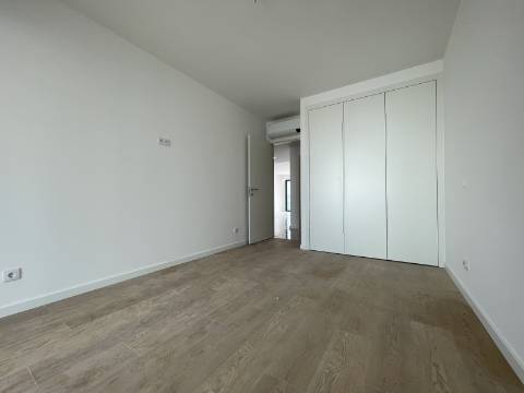 Apartamento T2 R/C (D)