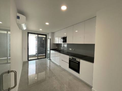 Apartamento T2 R/C (D)