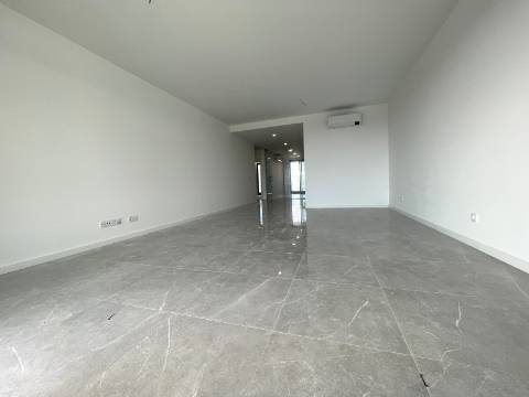 Apartamento T2 R/C (D)