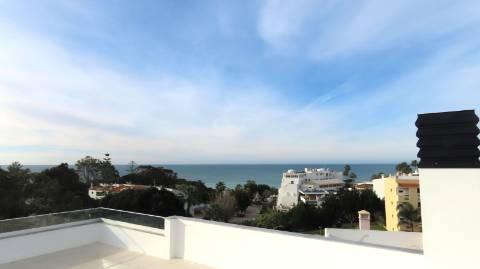 Apartamento T3 com piscina , garagem e elevador | vista mar| 200 m da Praia| Albufeira