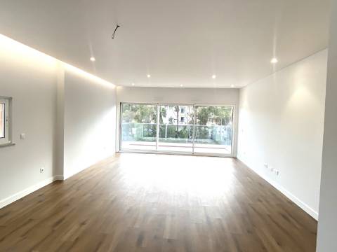 Apartamento T3 com piscina , garagem e elevador | vista mar| 200 m da Praia| Albufeira