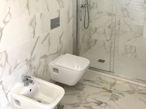 Apartamento T3 com piscina , garagem e elevador | vista mar| 200 m da Praia| Albufeira