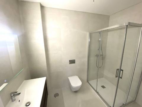 Apartamento T3 com piscina , garagem e elevador | vista mar| 200 m da Praia| Albufeira