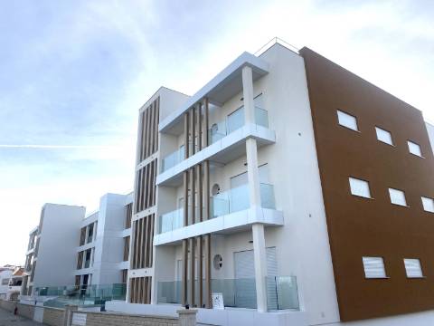 Apartamento T3 com piscina , garagem e elevador | vista mar| 200 m da Praia| Albufeira