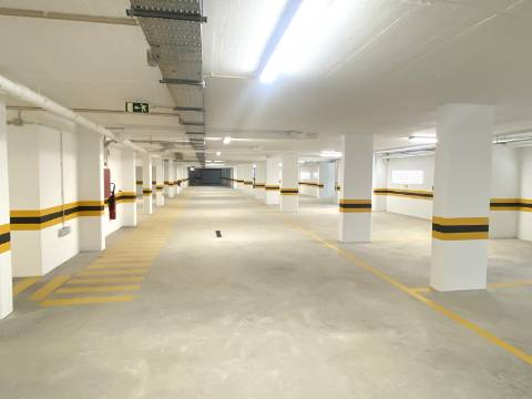 Apartamento T3 com piscina , garagem e elevador | vista mar| 200 m da Praia| Albufeira