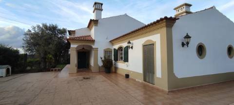 Fantástica Moradia independente T4 entre Silves/ São Bartolomeu de Messines