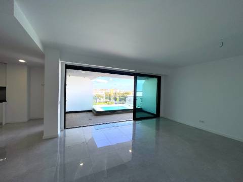 Apartamento T3 com garagem e piscina| Albufeira (C)